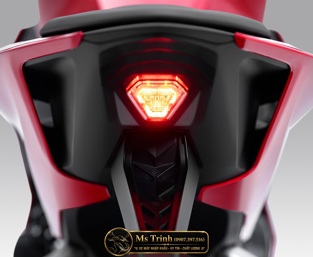 Honda CBR500R FOUR 2026 Sportbike 500cc 4 Xi Lanh Mới, Trang Bị Honda E-Clutch Hiện Đại