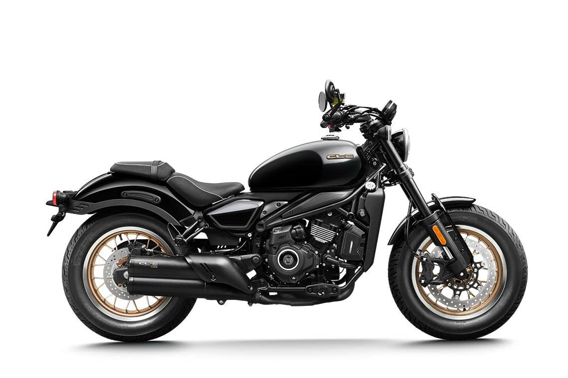 CFMoto 450CL-C AMT mẫu mô tô cruiser phong cách cổ điển trang bị hộp số tự động tiên tiến không cần bóp côn