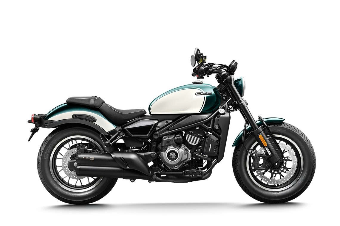 CFMoto 450CL-C AMT mẫu mô tô cruiser phong cách cổ điển trang bị hộp số tự động tiên tiến không cần bóp côn