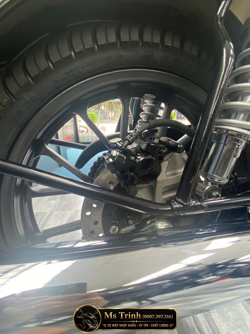 Phanh đĩa trước sau Honda CB350C 2026 tích hợp ABS hỗ trợ an toàn khi vận hành