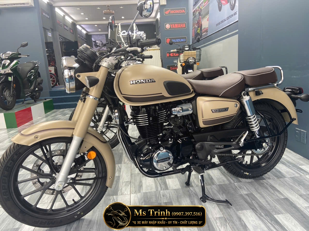 Góc nghiêng Honda CB350C Special Edition 2026 khoe bình xăng vàng cát đậm chất retro