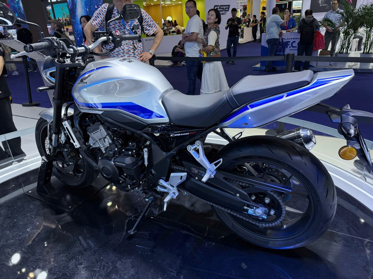 Honda CB500 SF Super Four - Dòng Naked-Bike huyền thoại 