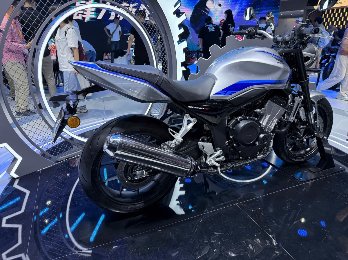 Honda CB500 SF Super Four - Dòng Naked-Bike huyền thoại 