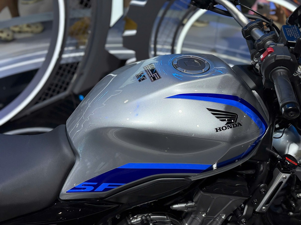 Honda CB500 SF Super Four - Dòng Naked-Bike huyền thoại 