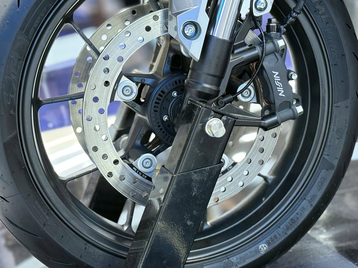 Honda CB500 SF Super Four - Dòng Naked-Bike huyền thoại 