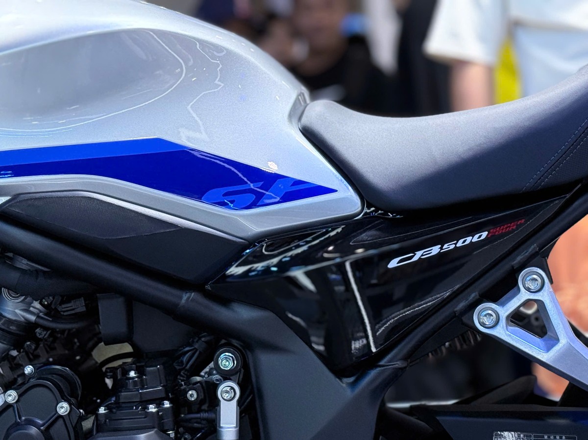 Honda CB500 SF Super Four - Dòng Naked-Bike huyền thoại 