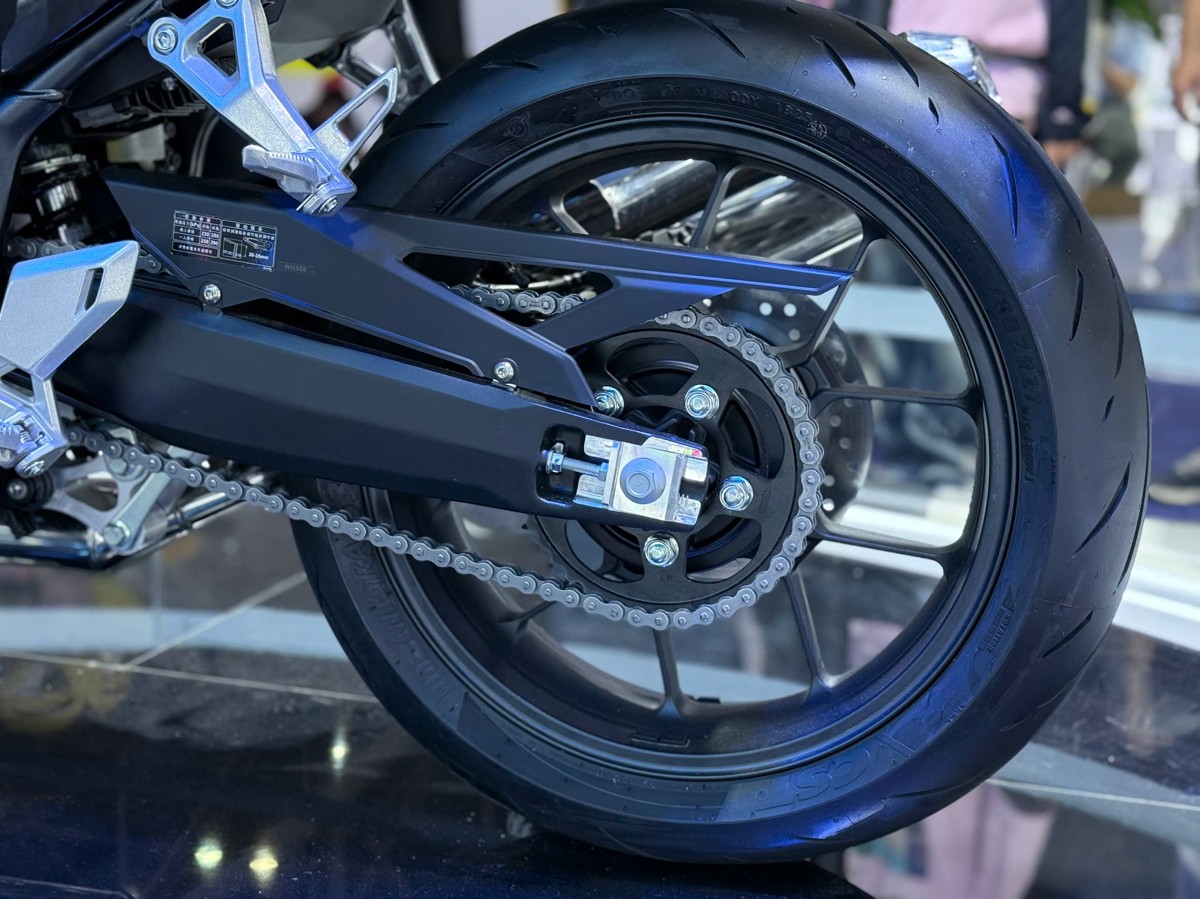 Honda CB500 SF Super Four - Dòng Naked-Bike huyền thoại 