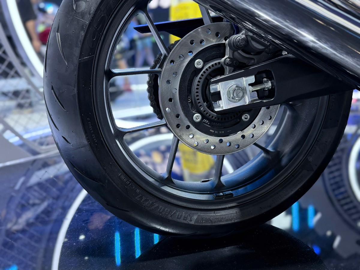 Honda CB500 SF Super Four - Dòng Naked-Bike huyền thoại 