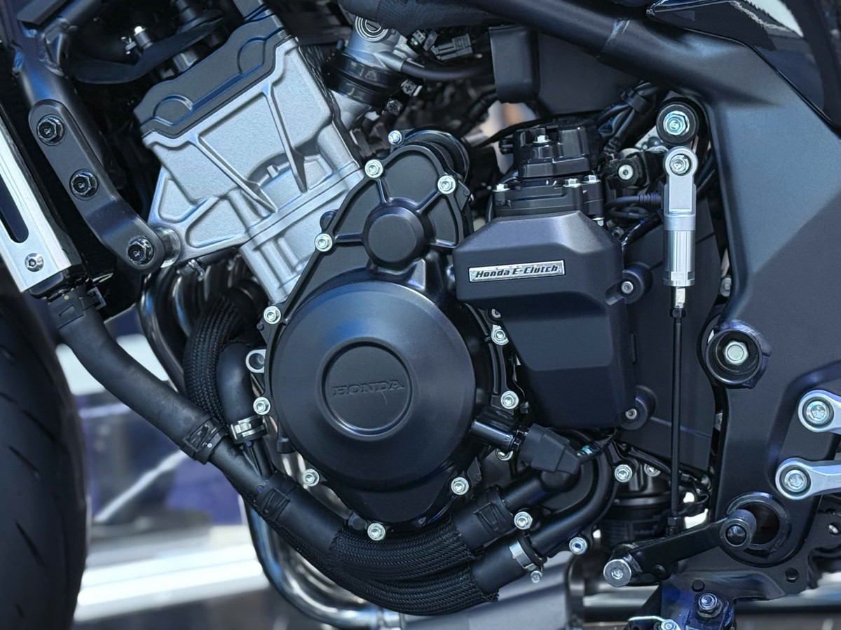 Honda CB500 SF Super Four - Dòng Naked-Bike huyền thoại 