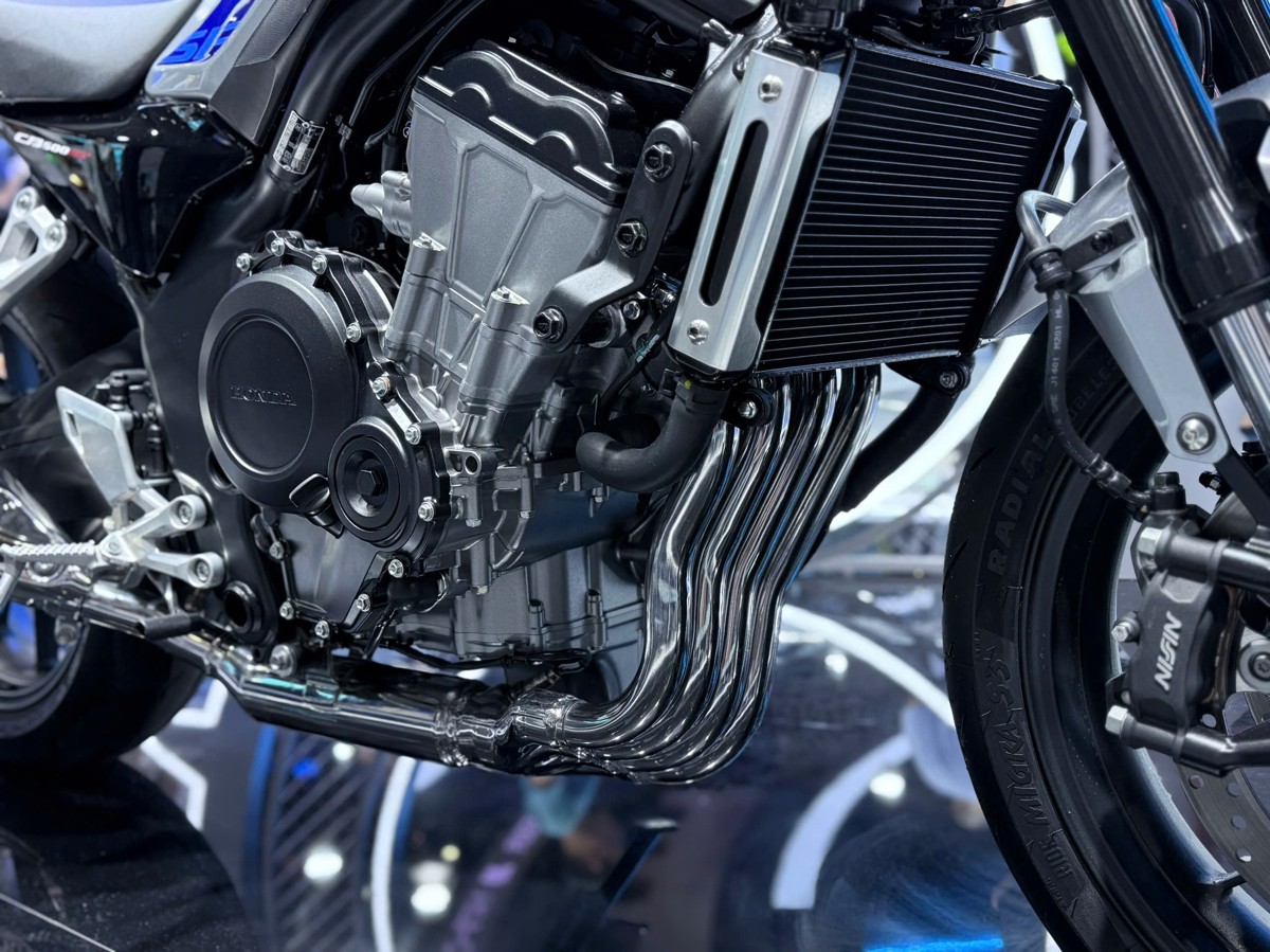 Honda CB500 SF Super Four - Dòng Naked-Bike huyền thoại 