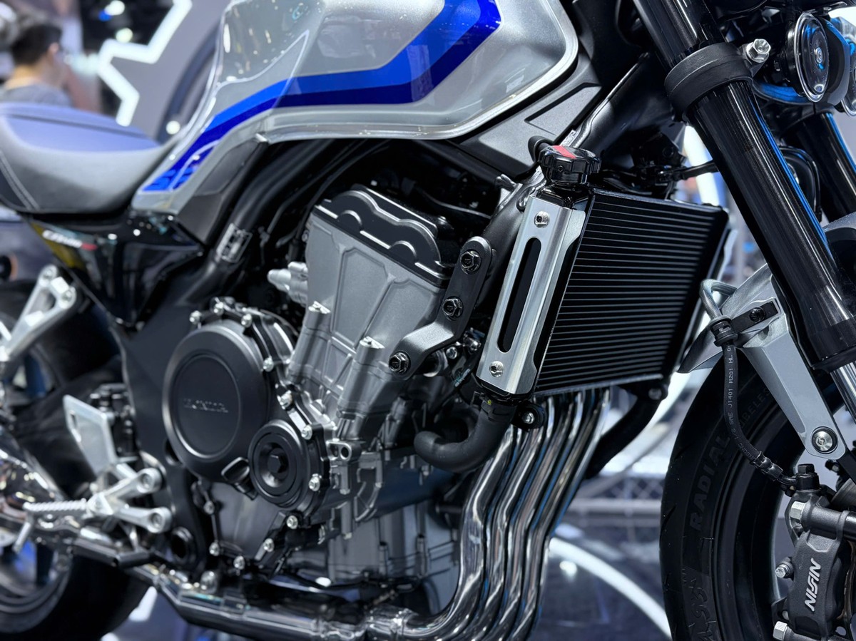 Honda CB500 SF Super Four - Dòng Naked-Bike huyền thoại 