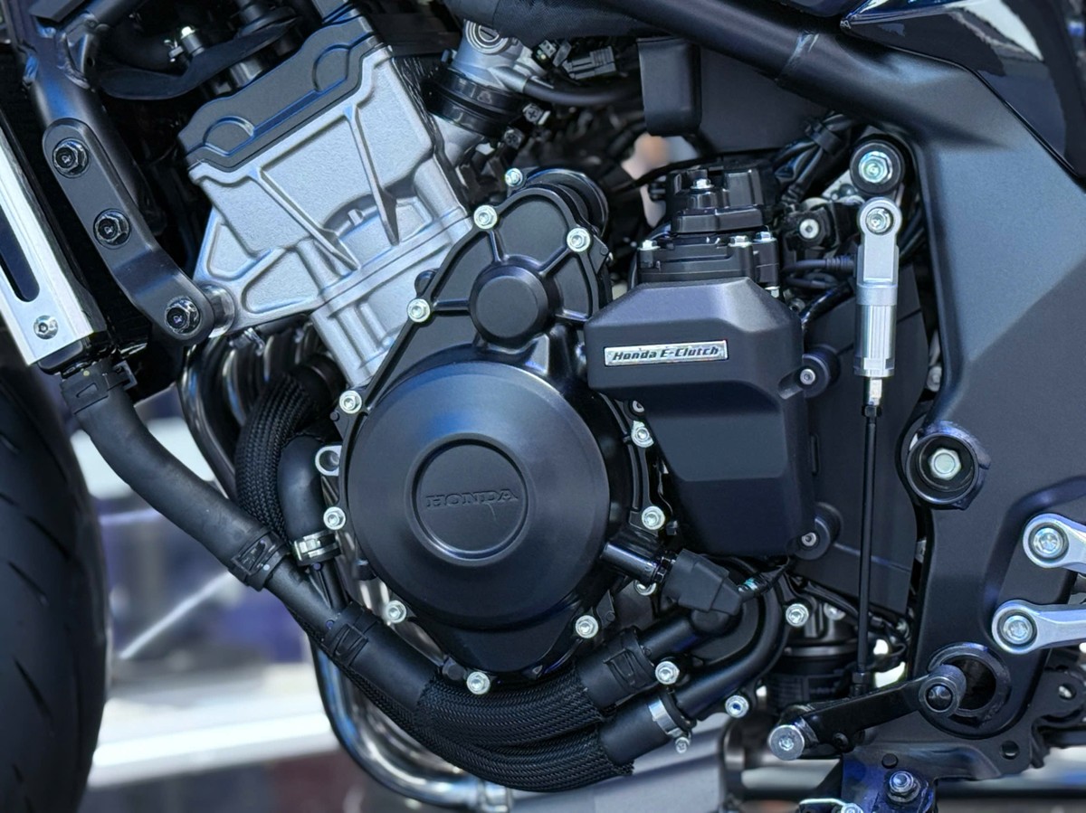 Honda CB500 SF Super Four - Dòng Naked-Bike huyền thoại 