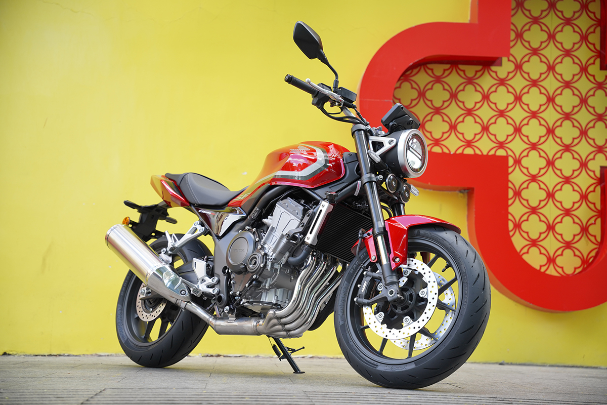 Honda CB500 SF Super Four - Dòng Naked-Bike huyền thoại 