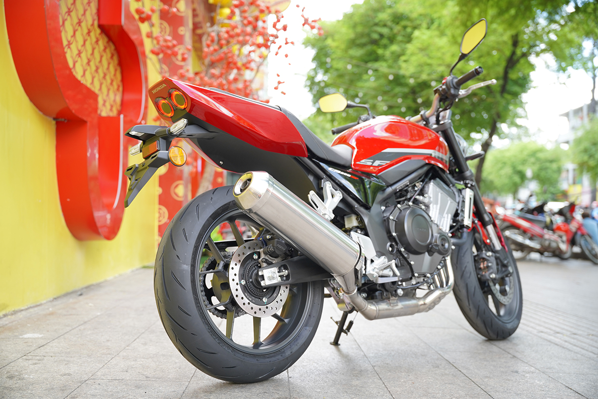 Honda CB500 SF Super Four - Dòng Naked-Bike huyền thoại 
