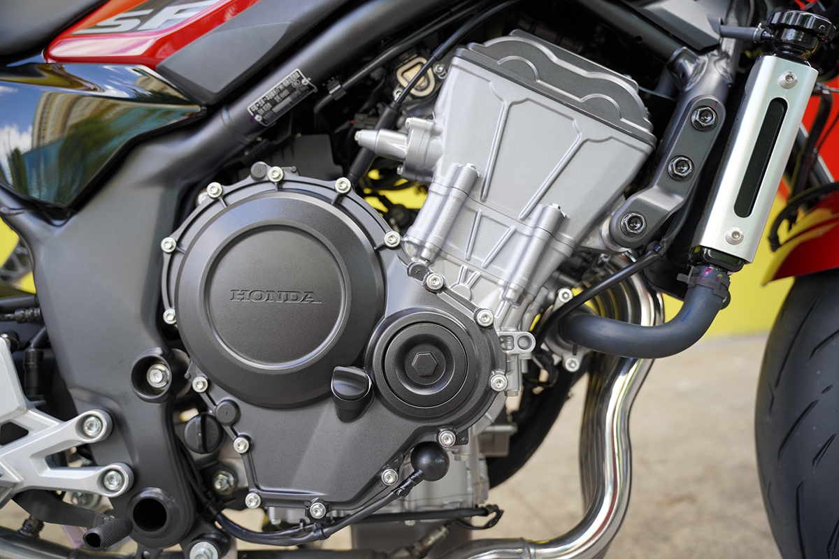 Honda CB500 SF Super Four - Dòng Naked-Bike huyền thoại 