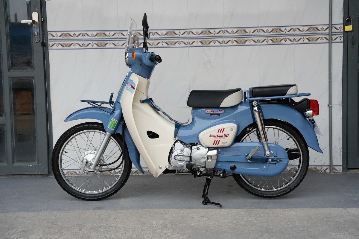 Honda Super Cub 50 Final Editon Custom độc quyền - nhập Nhật