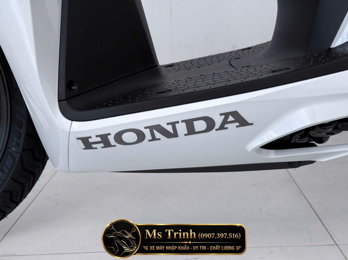 Honda SH150i Special Edition Standard nhập HMR Ý màu trắng tại Hồ Chí Minh: Giá trị nằm trong từng chi tiết nguyên bản