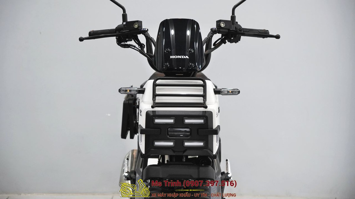 Nhìn Square X125 từ phía trước