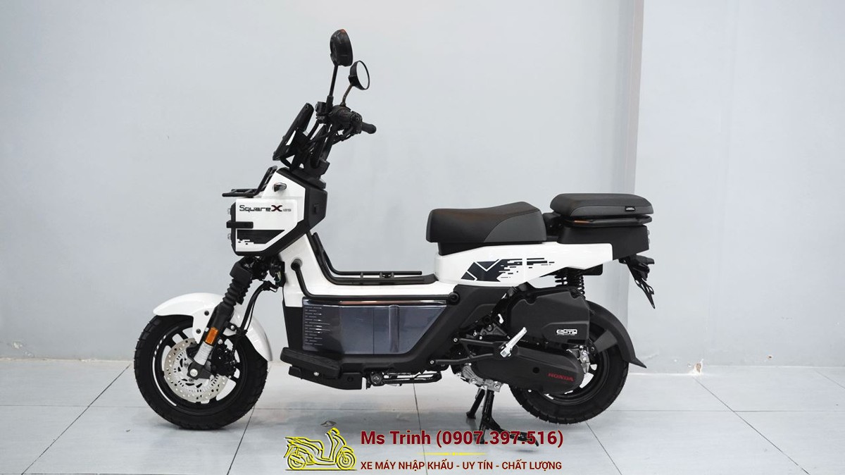 Cận cảnh Honda Square X125 màu trắng nội địa Trung