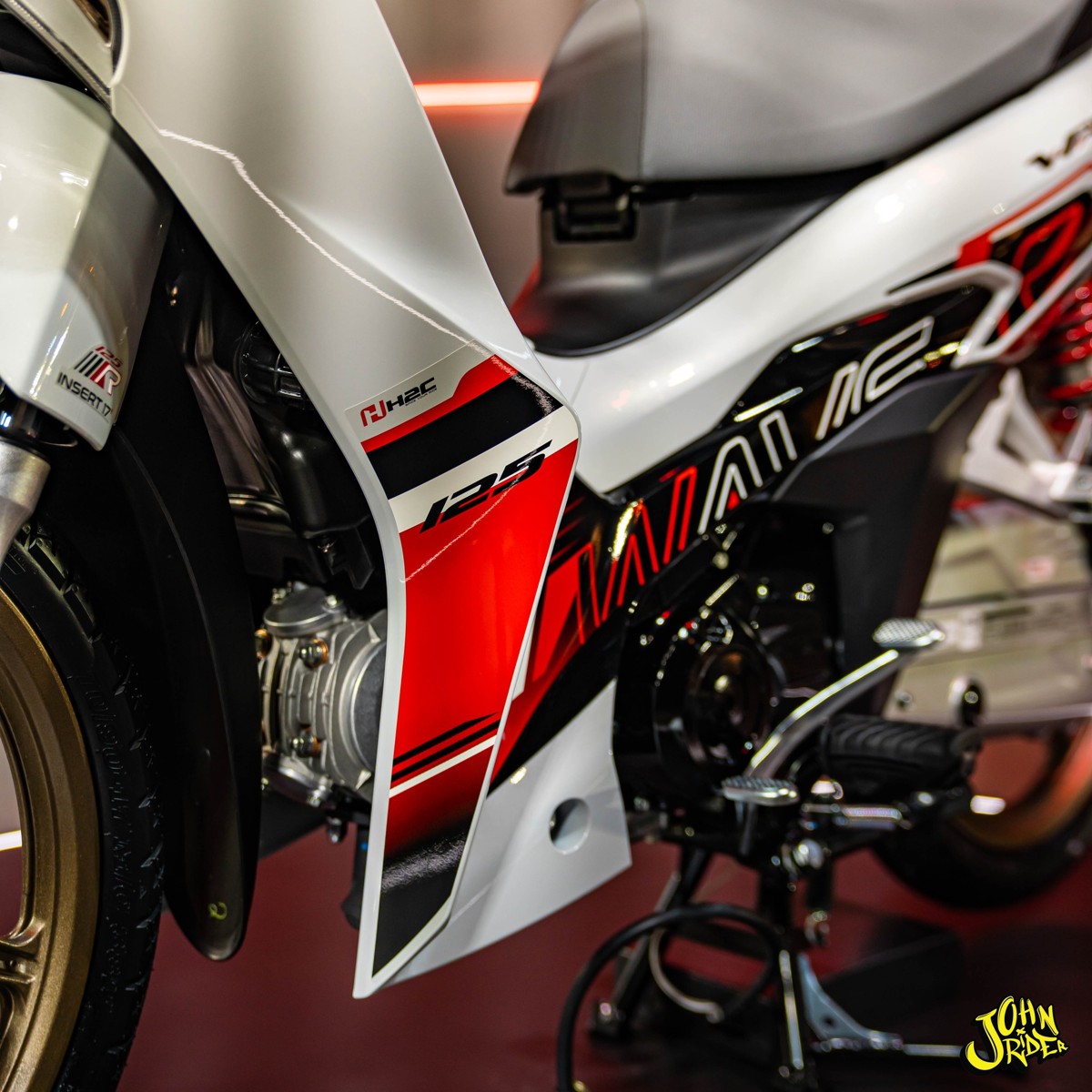 Honda Wave 125 Special Edition 2025 nổi bật với khối động cơ 125cc mạnh mẽ, tiết kiệm nhiên liệ