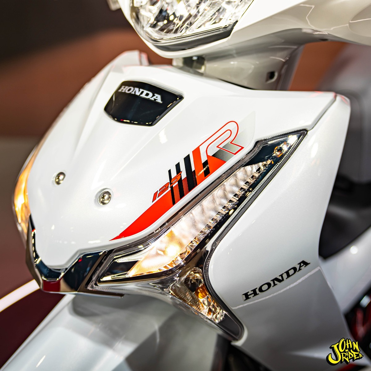 Honda Wave 125 Special Edition 2025 Thái Lan màu trắng thời thượng