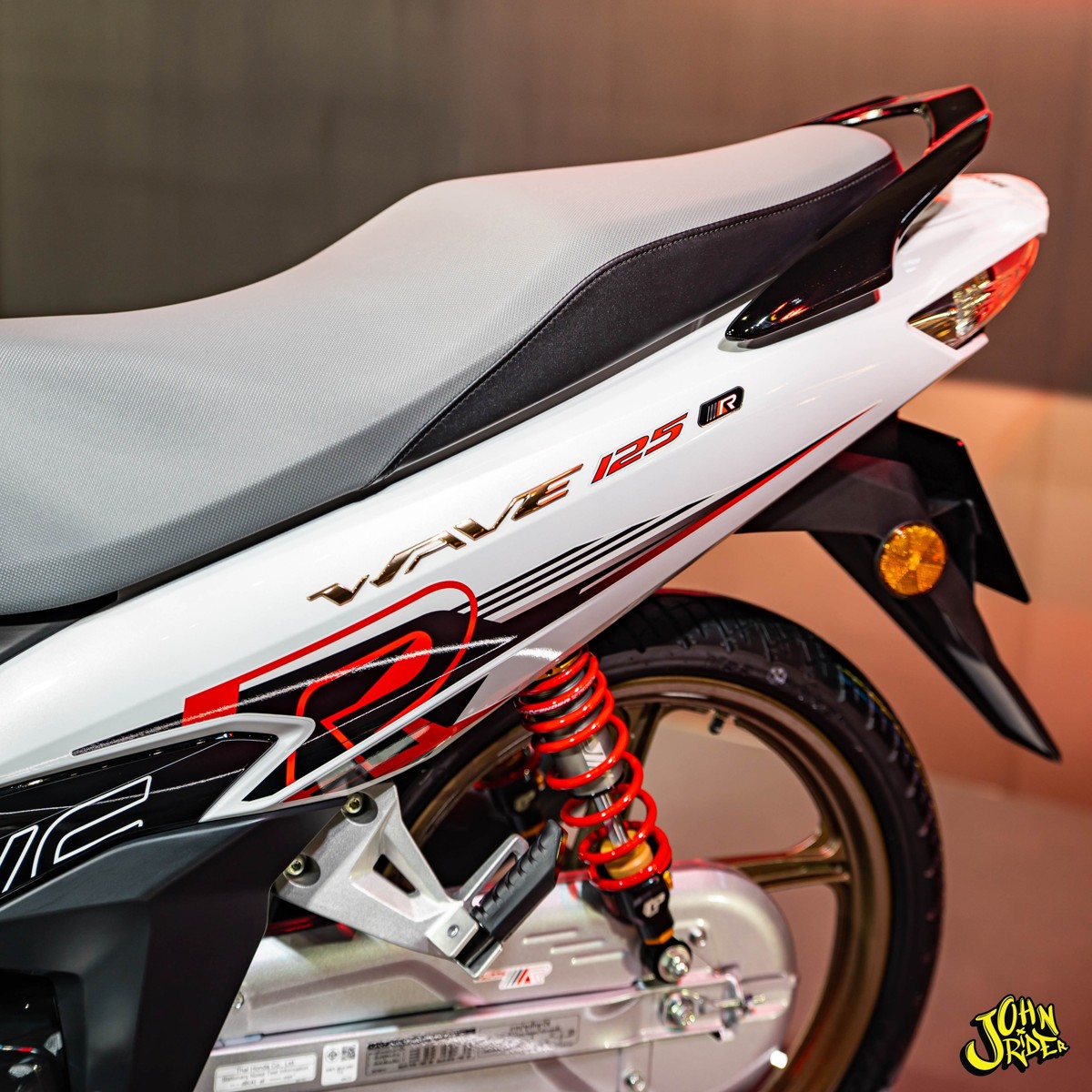 Honda Wave 125 Special Edition 2025 Thái Lan màu trắng thời thượng