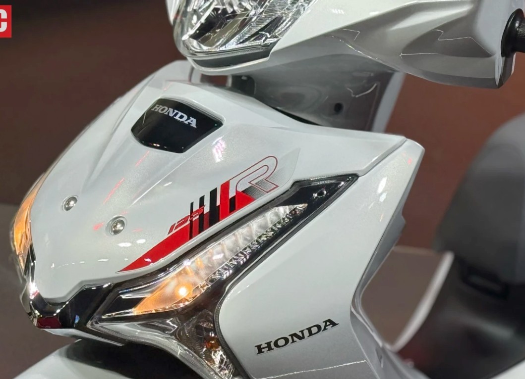 Honda Wave 125 Special Edition 2025 Thái Lan màu trắng thời thượng