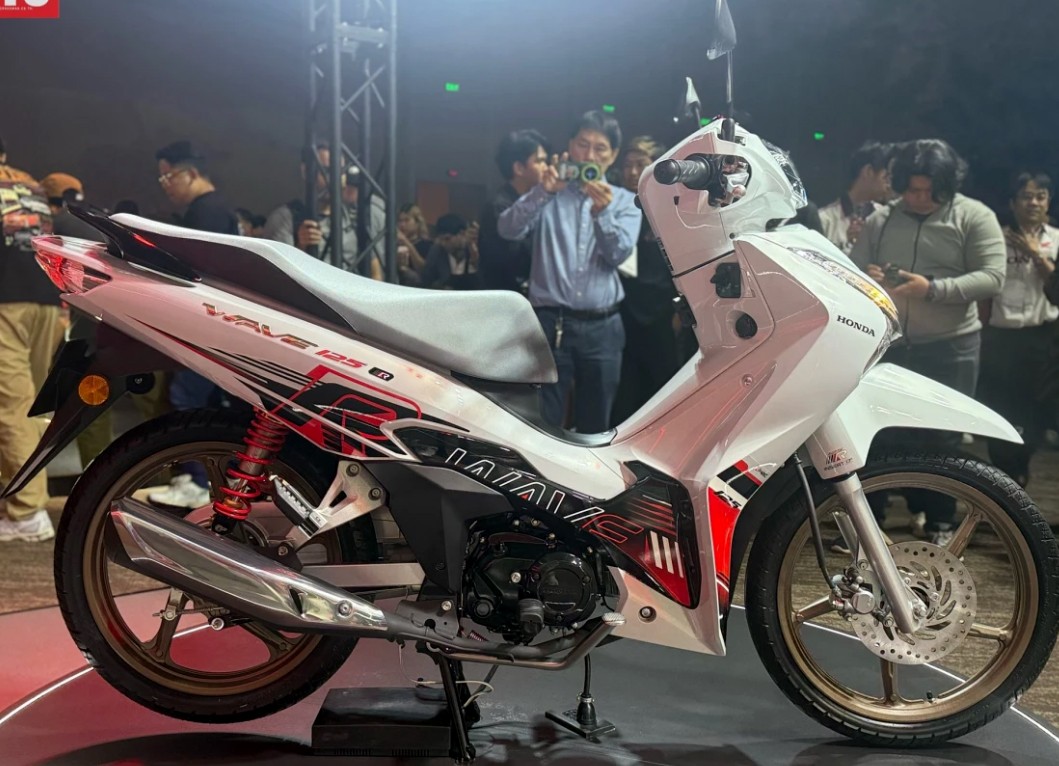 Honda Wave 125 Special Edition 2025 được các nhà thiết kế lựa chọn ba tông màu chủ đạo: đỏ, đen và trắng.