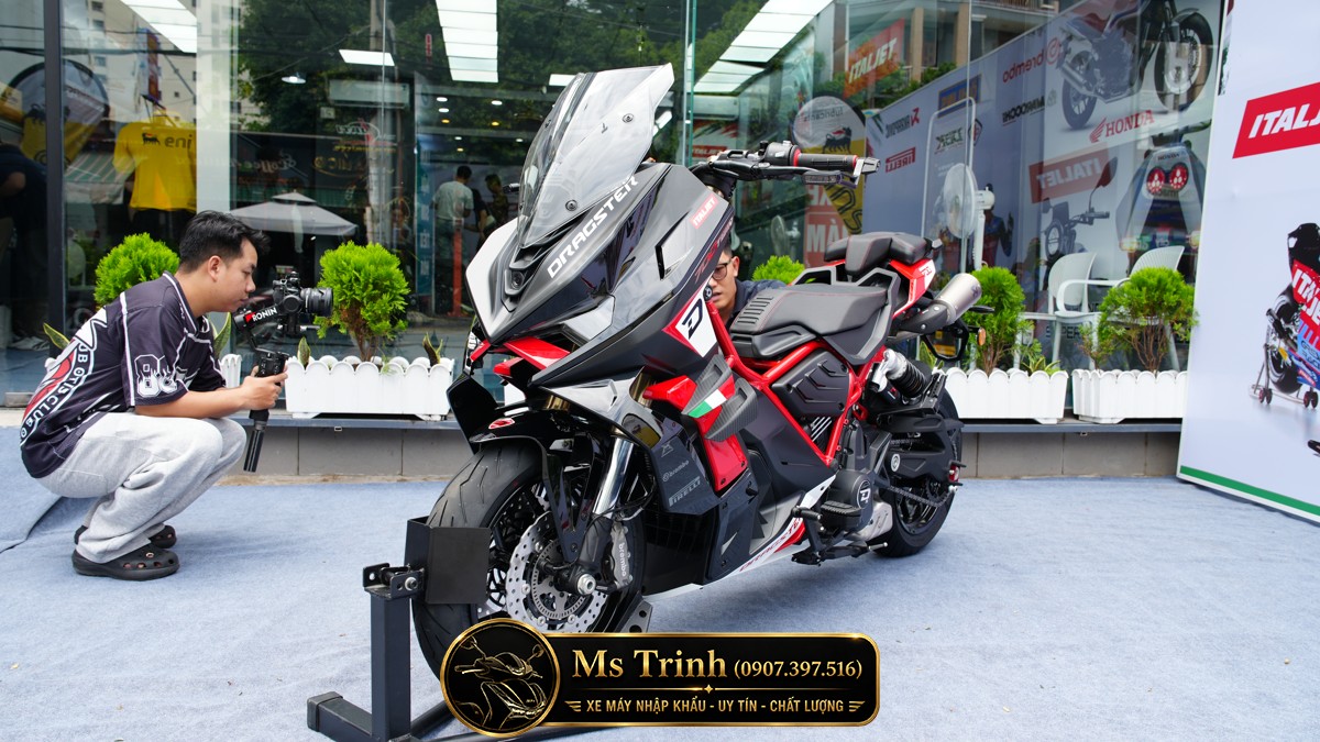 Italjet Dragster 700 Twin Premium Edition 2026 - Siêu Mô Tô Đội Lốt Scooter Đầu Tiên Thế Giới Chỉ 25 Xe Tại Việt Nam
