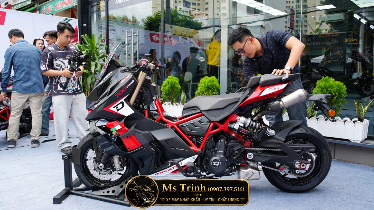 Italjet Dragster 700 Twin Premium Edition 2026 - Siêu Mô Tô Đội Lốt Scooter Đầu Tiên Thế Giới Chỉ 25 Xe Tại Việt Nam