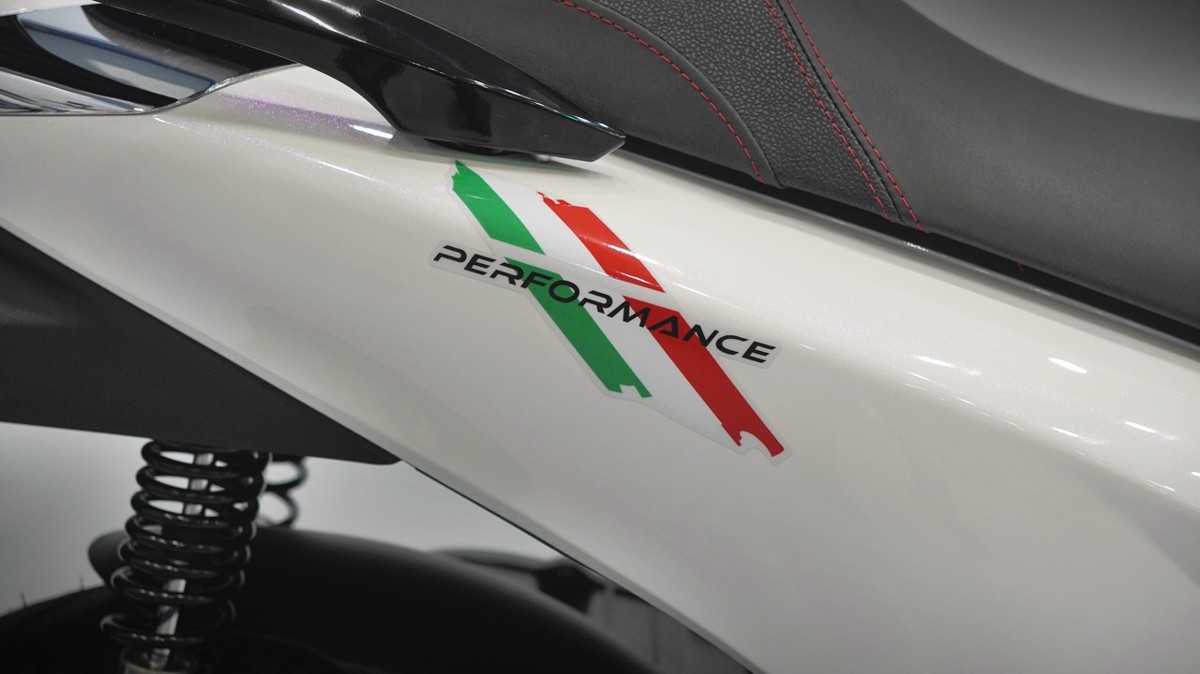 SH150 Trắng Pha Lê Made in Italia 2026 chính ngạch giá tốt