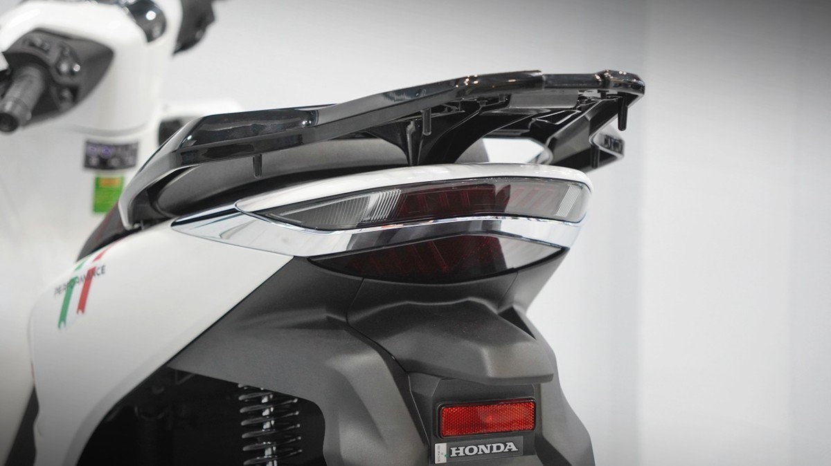 SH150 Trắng Pha Lê Made in Italia 2026 chính ngạch giá tốt