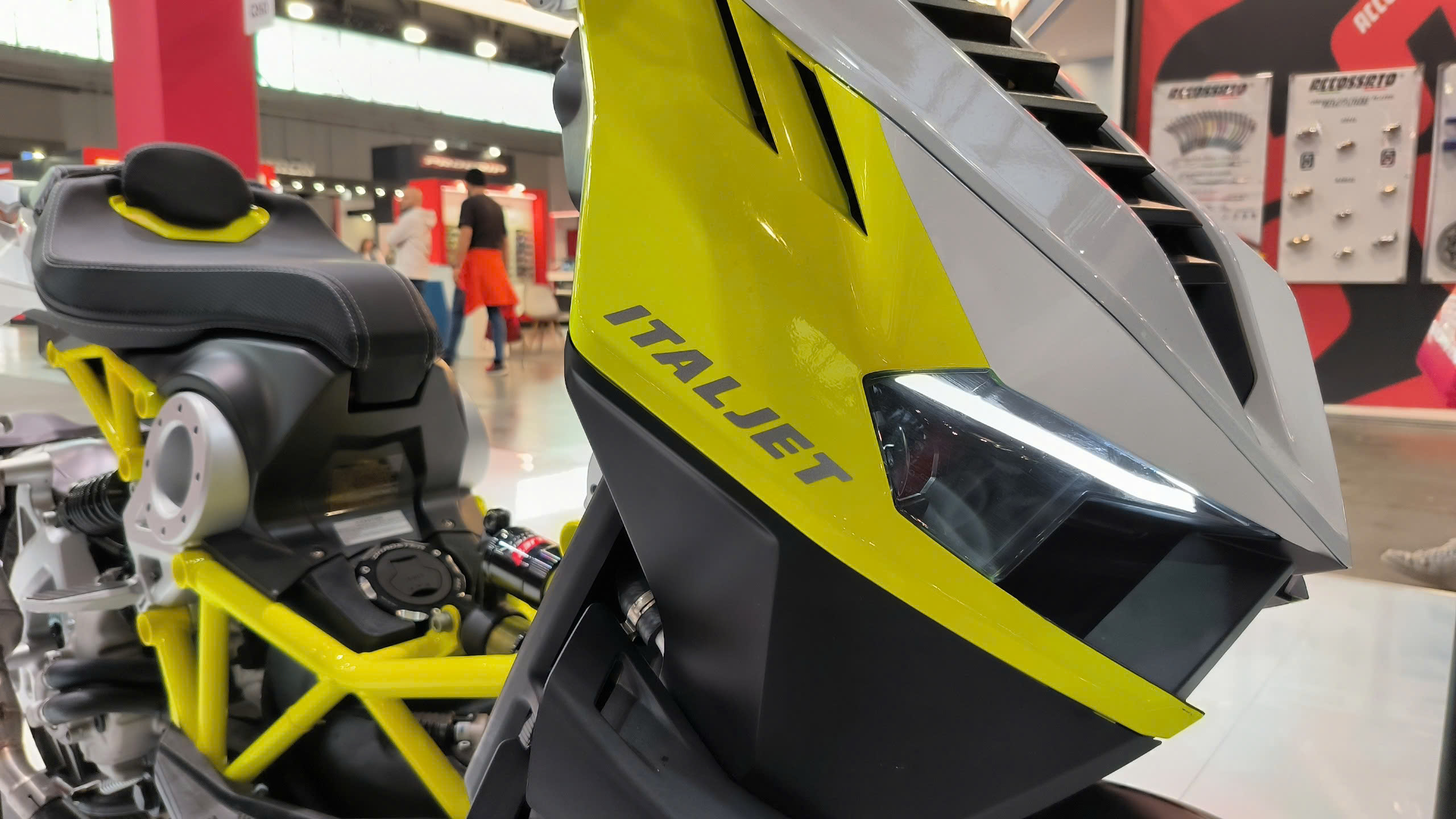 Italjet Dragster 300, Xe Tay Ga Thể Thao Thương Hiệu Từ Italy tại Hồ Chí Minh