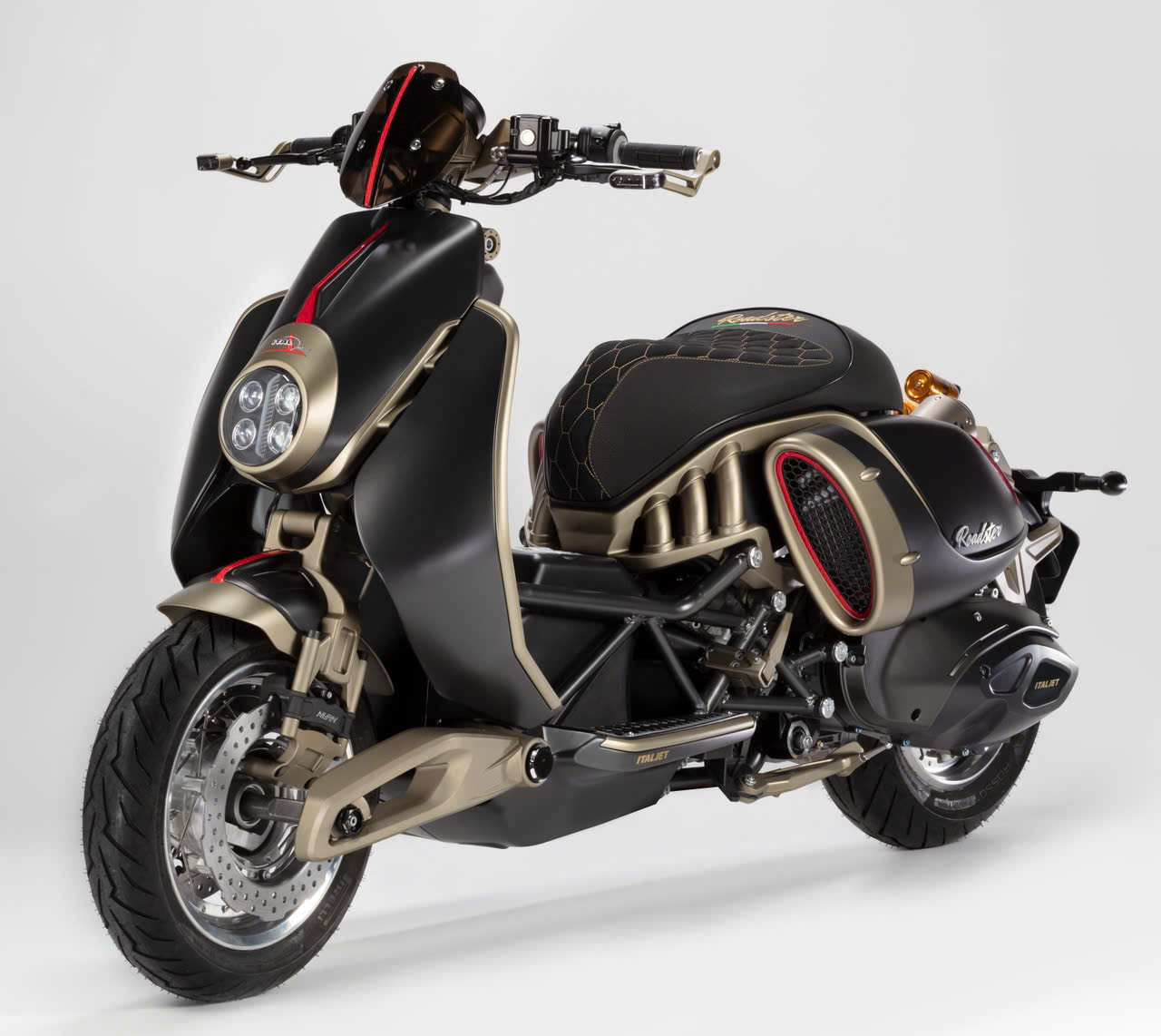 Góc nhìn từ trên Italjet Roadster 400 Limited Edition 2026 khoe cấu trúc khung và bố trí độc đáo