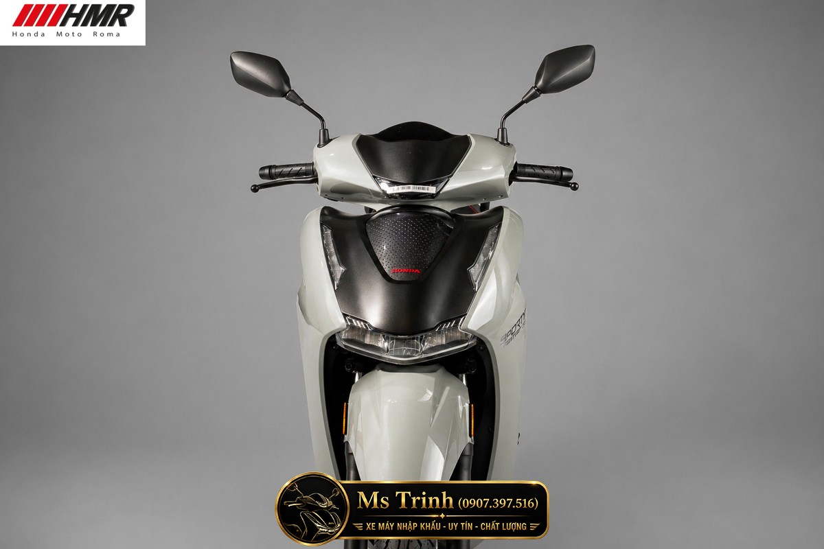 Honda SH350i nhập Ý màu xám bóng 2026 sở hữu dàn áo sắc nét và thể thao