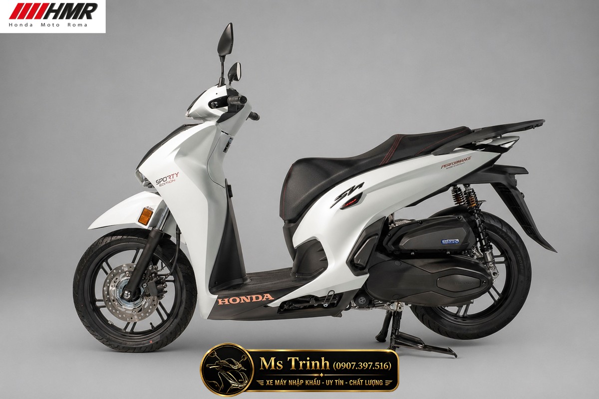 Góc chụp ngang Honda SH350i nhập Ý Sporty 2026 màu trắng nhám cực kỳ thanh lịch