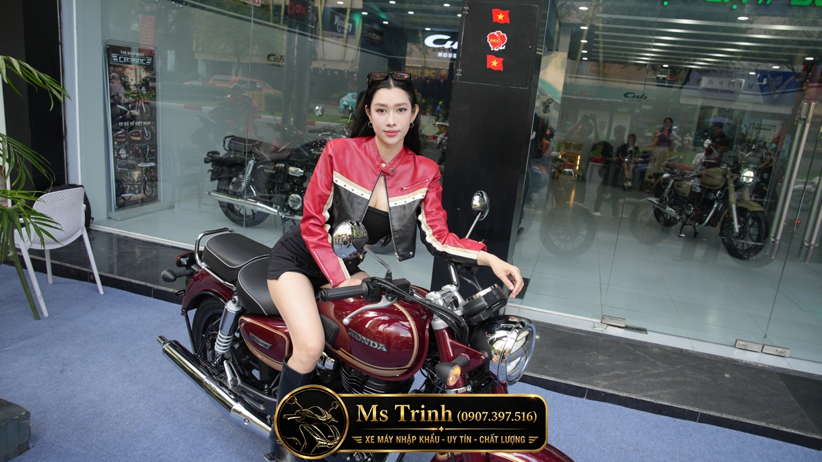 Honda CB350C Special Edition nổi bật cùng người mẫu phong cách thời trang retro cực thu hút ánh nhìn