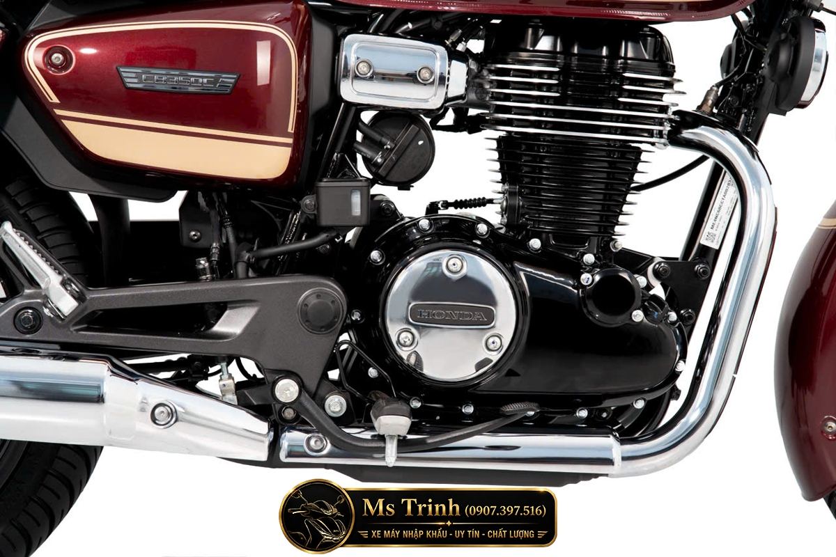 Cận cảnh yên sau Honda CB350C Special Edition với tay dắt chrome sáng bóng cao cấp