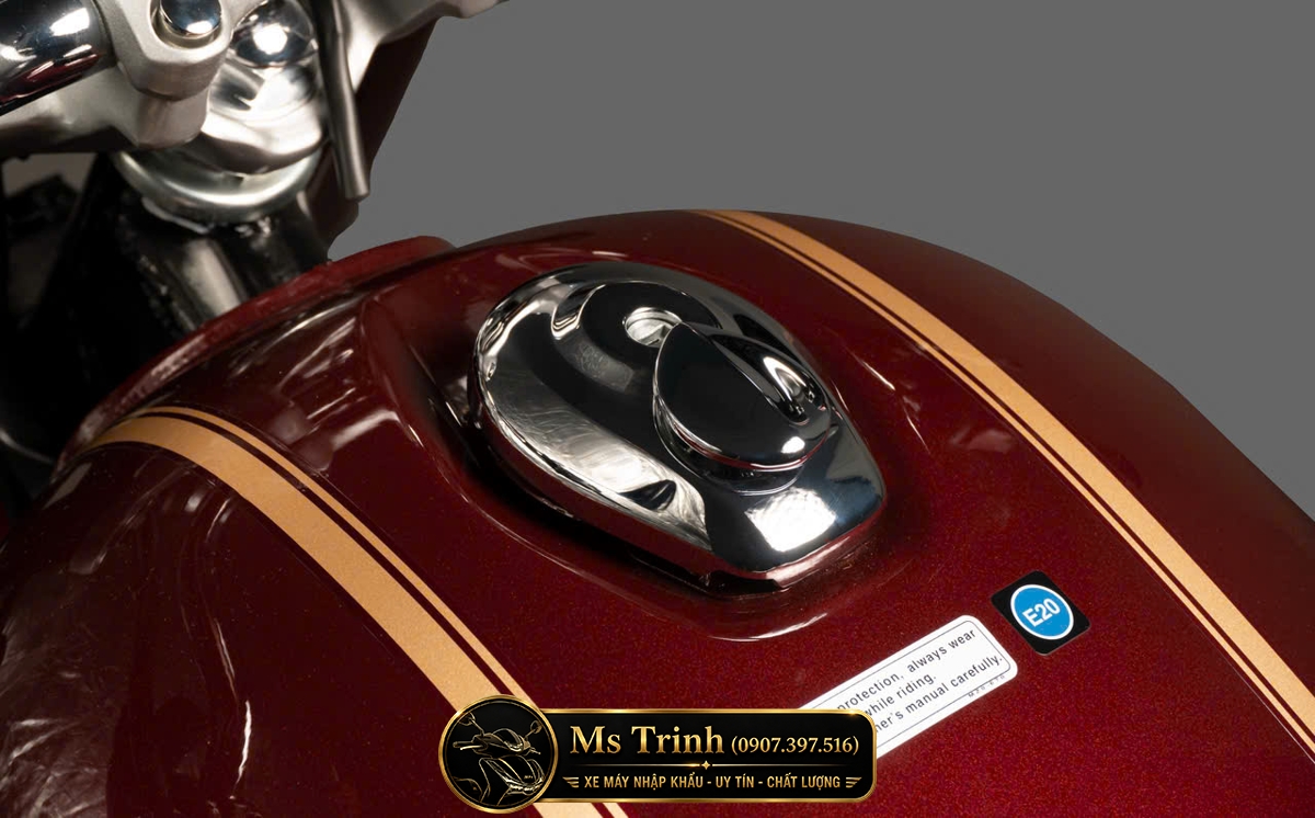 Nắp bình xăng Honda CB350C Special Edition 2026 hoàn thiện chrome sang trọng đầy tinh tế