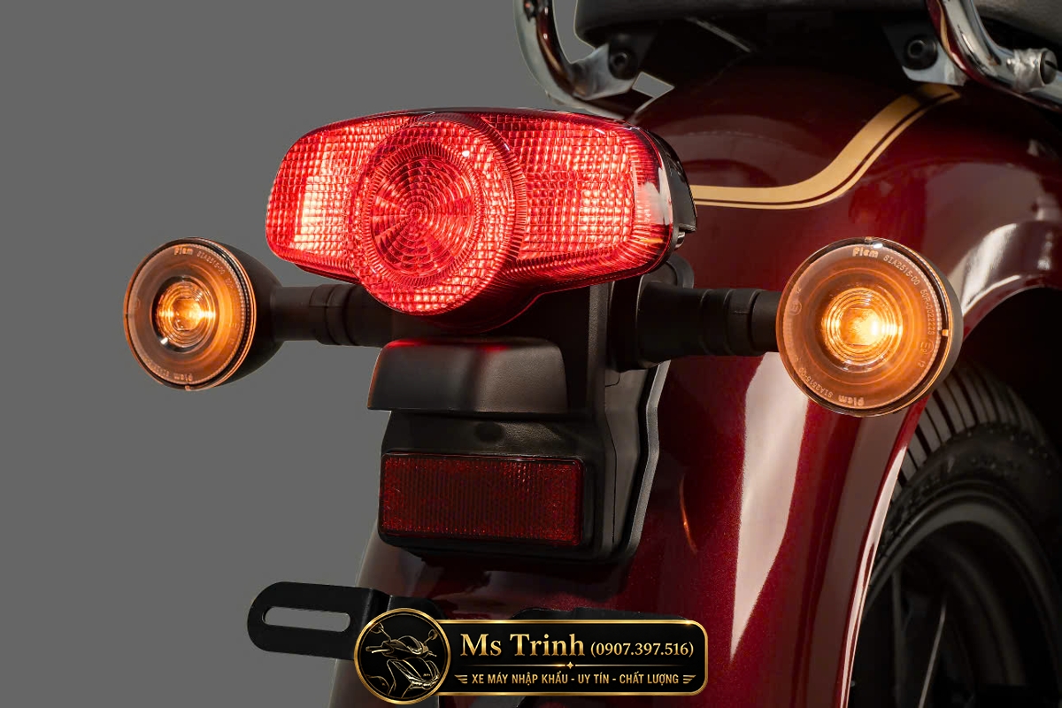 Đèn hậu Honda CB350C Special Edition 2026 thiết kế cổ điển kết hợp xi nhan LED hiện đại
