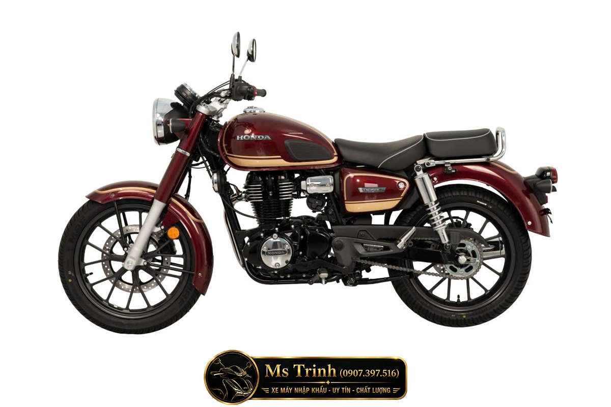 Phía sau Honda CB350C Special Edition 2026 nổi bật với đèn hậu tròn và yên đôi cổ điển