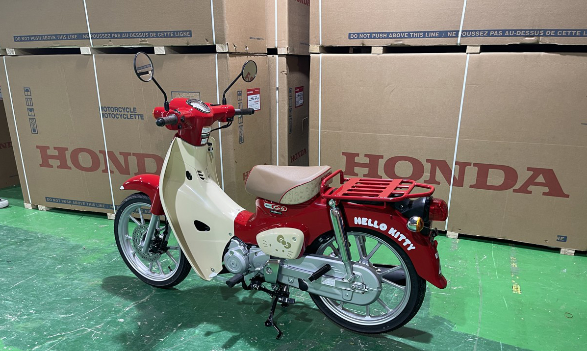 Honda Super Cub 110 ABS Hello Kitty