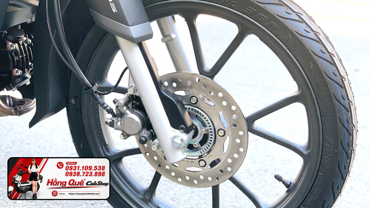 Honda Super Cub C125 ABS 2026 Thái Lan màu đen nhám yên đỏ
