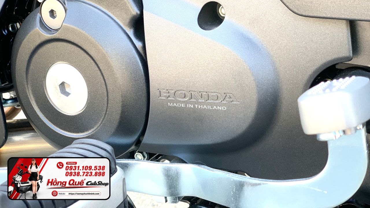 Honda Super Cub C125 ABS 2026 Thái Lan màu đen nhám yên đỏ
