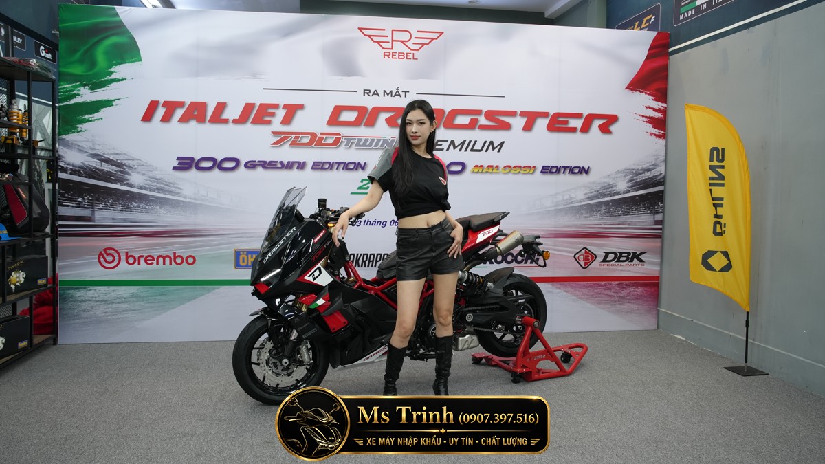 Thiết kế trung tâm đầu xe tạo điểm nhấn công nghệ và hiện đại.