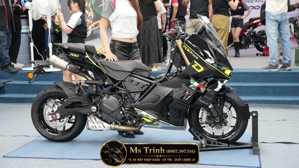 Camera trước tích hợp trên Italjet Dragster 700 Twin Premium Edition