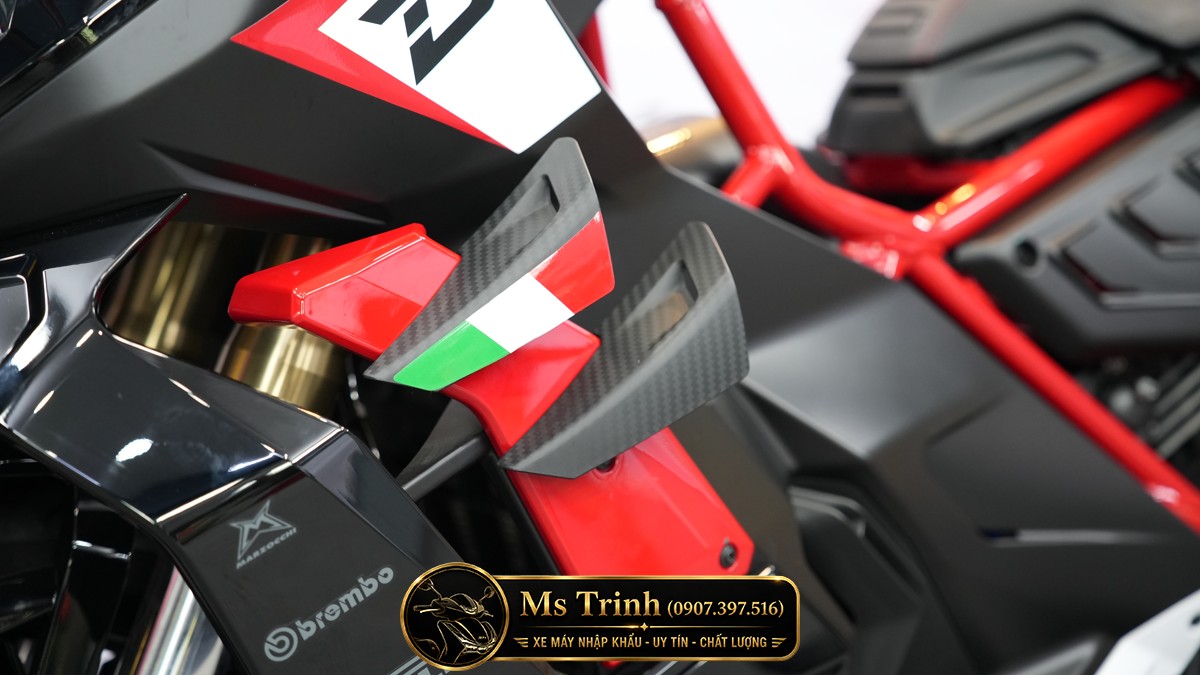 Cánh gió khí động học Italjet Dragster 700 Twin Premium Edition mang phong cách xe đua