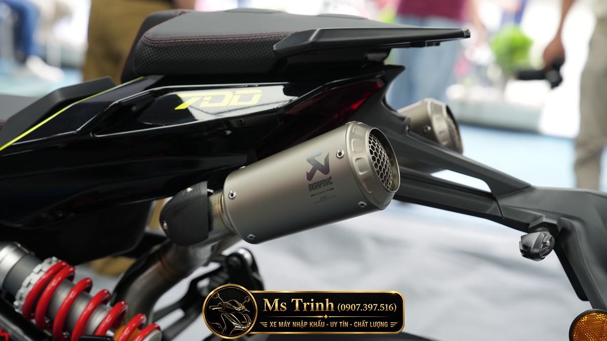 Gắp sau và hệ truyền động Italjet Dragster 700 Twin Premium Edition