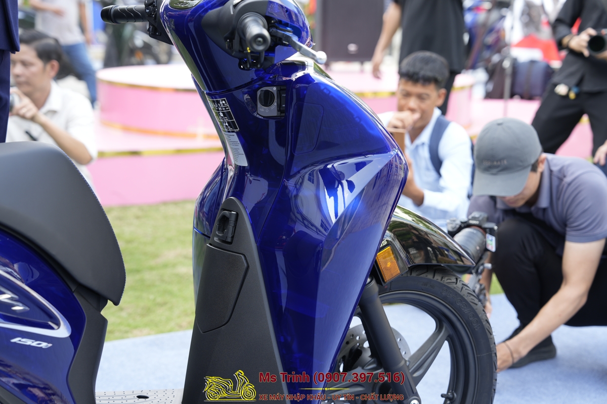 Honda SH150i Vetro Blue 2026 sở hữu ngoại hình sang trọng