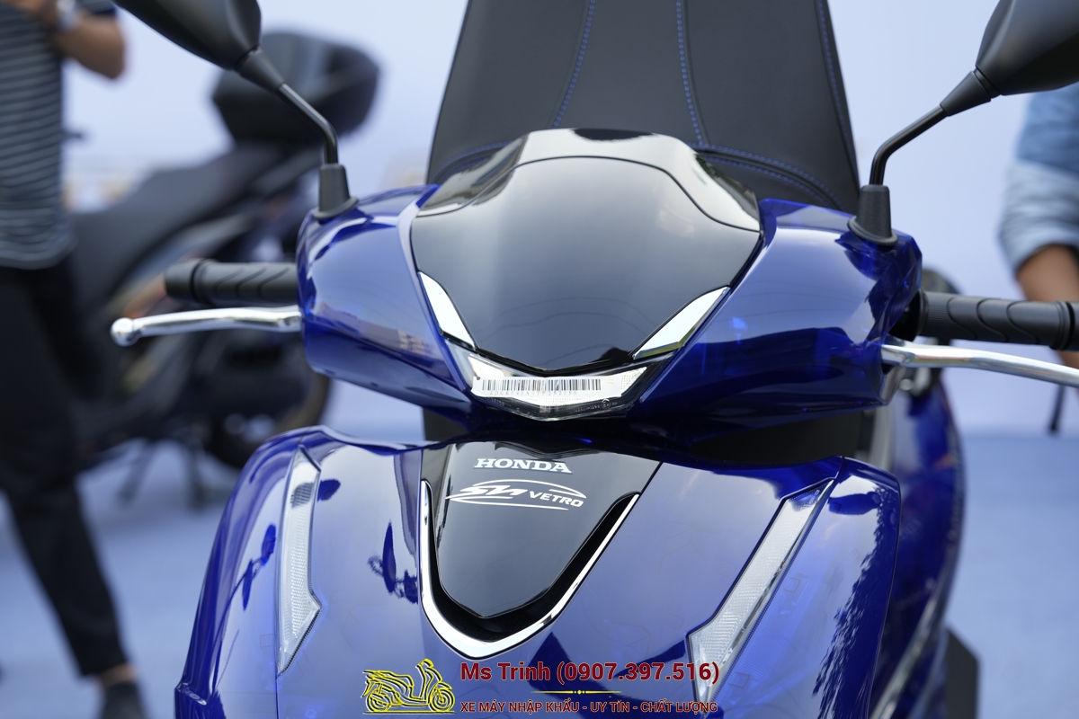 SH150i Vetro Blue 2026 Limited với dàn áo xanh trong suốt cực kỳ nổi bật